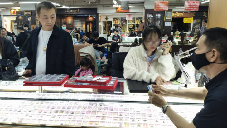 Тайская иммиграция арестует китайских торговцев амулетами в торговом центре Нонтхабури