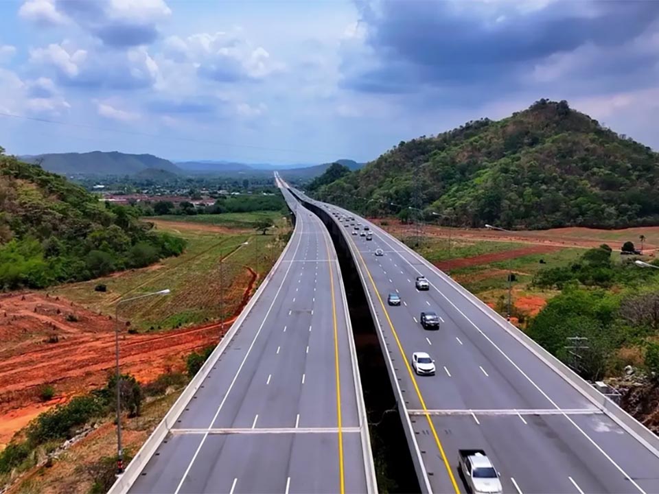 Тест-драйв в Новый год открывает бесплатный полный участок автомагистрали M6, связывающей Бангкок с Коратом.