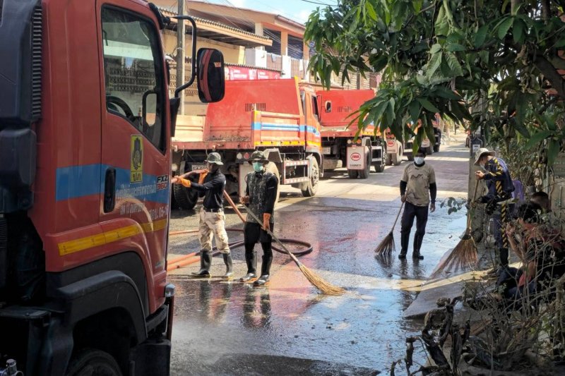 Усилия по очистке Хат-Яй усиливаются, поскольку власти привлекают больше рабочих и техники