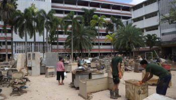 Финансовая помощь жертвам наводнения, восстановление коммунальных услуг начинаются в Хатъяй