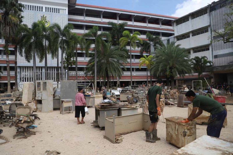 Финансовая помощь жертвам наводнения, восстановление коммунальных услуг начинаются в Хатъяй