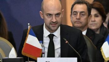 Франция поддерживает Анвары Малайзии в усилиях по немедленному прекращению огня между Таиландом и Камбоджей