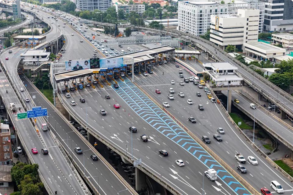 EXAT предлагает бесплатные поездки по ключевым автомагистралям по всей стране в это День отца