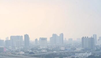 GISTDA предупреждает о вредном PM2.5, так как десять провинций попали в красную зону, а районы Бангкока сталкиваются с серьезным загрязнением воздуха