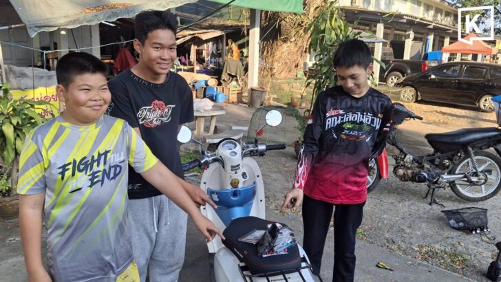 3 тайских мальчика похвалили за возвращение потерянного кошелька в Чианг Мае