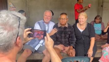 Американские брат и сестра благодарят тайца за доброту во время Вьетнамской войны