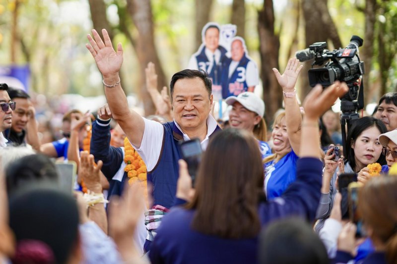 Анутин насмехается над опросом Nida