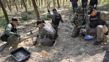 Брошенные снаряды мешают возвращению жителей деревни