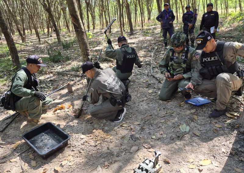 Брошенные снаряды мешают возвращению жителей деревни