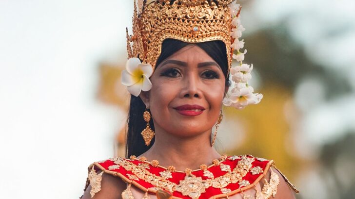 Выживший в геноциде в Камбодже задержан ICE после 40 лет в США