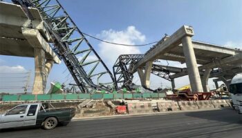 Движение рекомендуется избегать дороги Рама II после обрушения крана