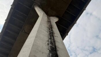 Департамент сельских дорог отклоняет иски о пожарном ущербе, утверждая, что опора моста Бhumibol безопасна.