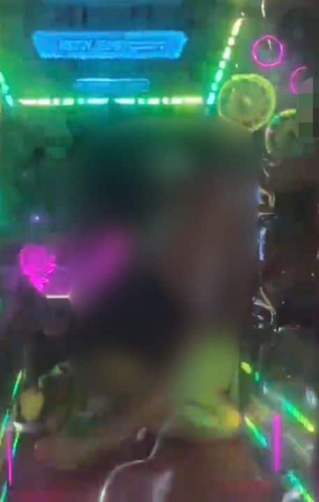 Иностранная пара попалась на видео, занимаясь флиртом в тук-туке на Пхукете