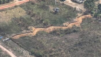 Камбоджа выкапывает окопы возле границы с Тратом