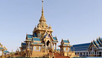 Королевский крематорий для королевы-матери Сирикит завершат в октябре