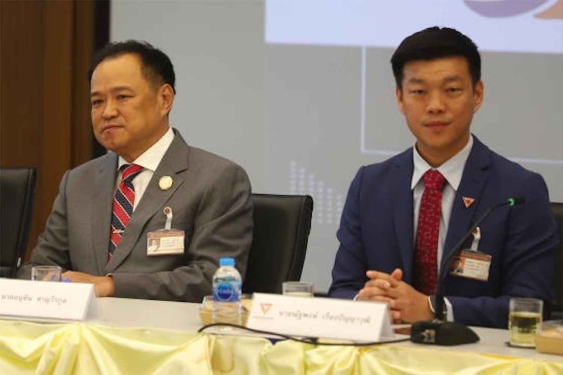 Лидеры опросов сокращают разрыв