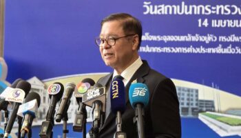 Министр иностранных дел Таиланда требует разъяснений после того, как США приостановили выдачу иммиграционных виз для 75 стран