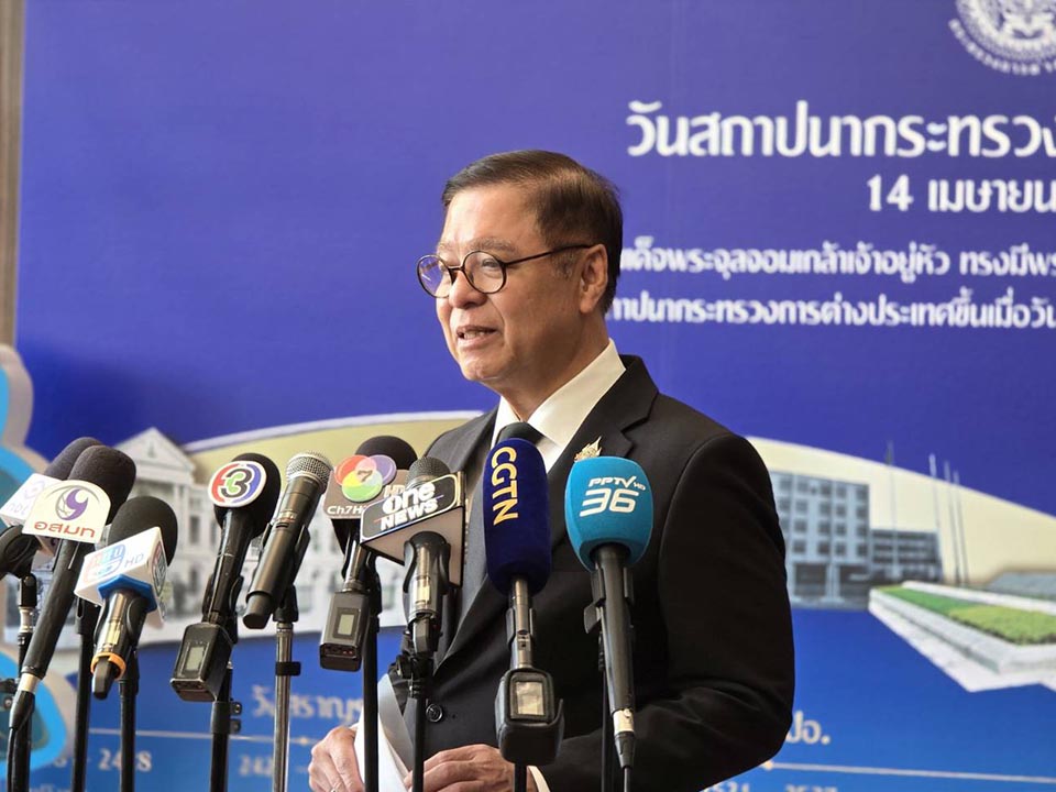 Министр иностранных дел Таиланда требует разъяснений после того, как США приостановили выдачу иммиграционных виз для 75 стран