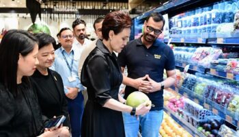 Министр торговли демонстрирует тайские продукты в Nature’s Basket для расширения рынка в Индии