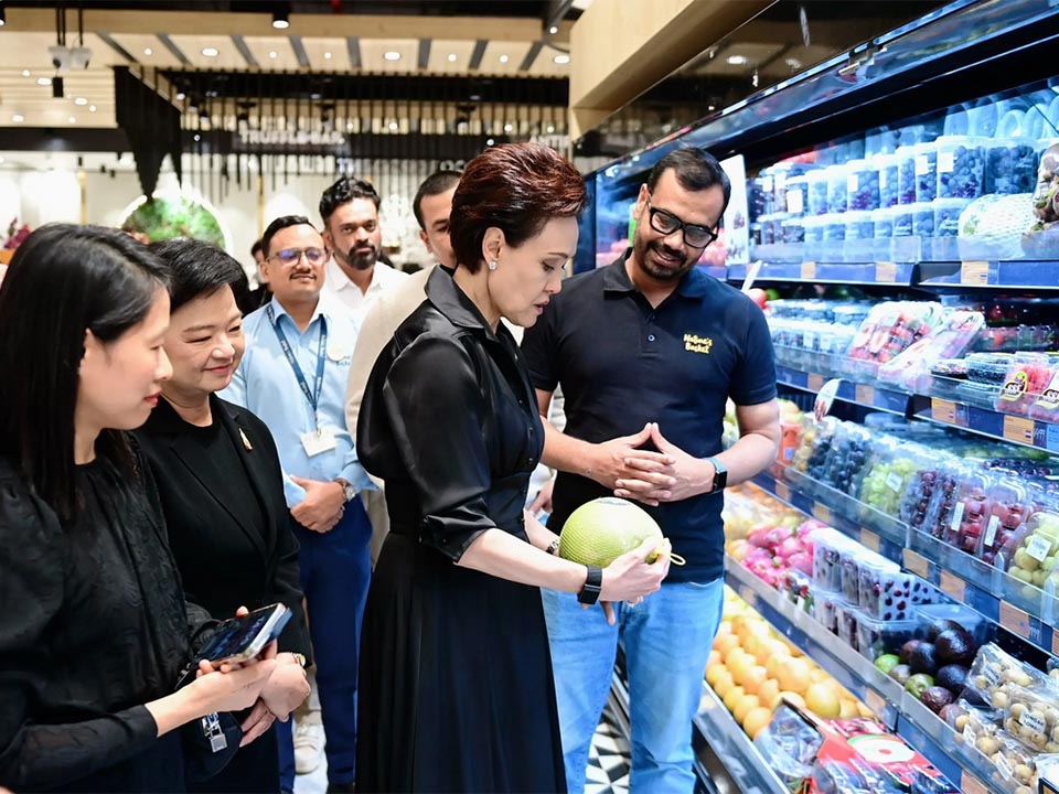 Министр торговли демонстрирует тайские продукты в Nature’s Basket для расширения рынка в Индии