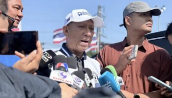 Министр транспорта приказал провести срочное расследование обрушения крана, которое ударило по экспресс-поезду