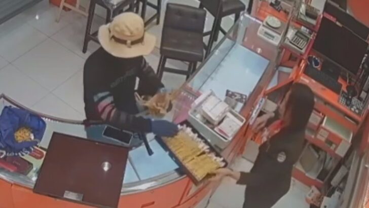 Нападавший ограбил ювелирный магазин в торговом центре Бангкока, скрывшись с 11 миллионами бат в золоте