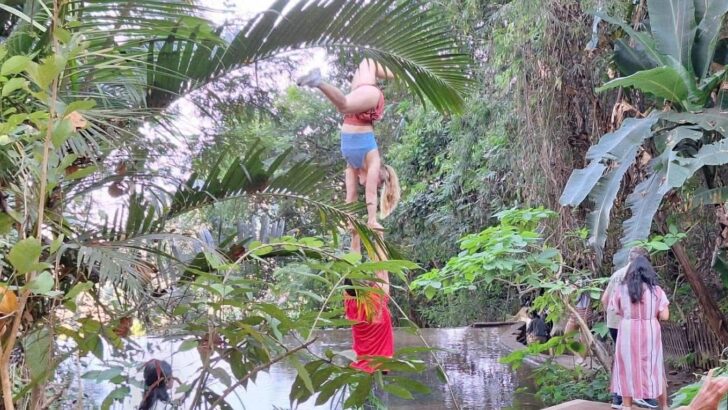 Не спортзал: храм Чианг Мая предупреждает туристов прекратить заниматься йогой