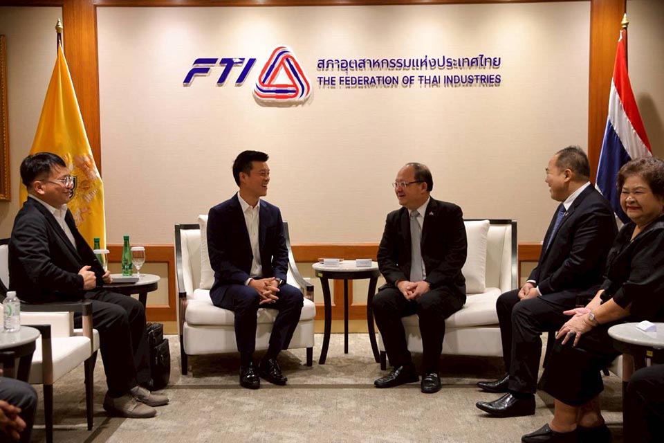 Партия людей представляет поэтапную экономическую дорожную карту для модернизации тайской промышленности