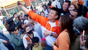 Партия народа возглавила два опроса перед голосованием 8 февраля, Наттапонг остается лидером в гонке на пост премьер-министра, показывают опросы