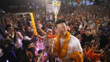 Партия народов сохраняет командующее лидерство в национальном опросе