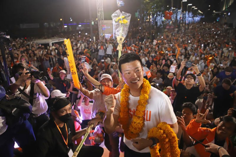 Партия народов сохраняет командующее лидерство в национальном опросе