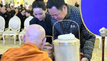 ПМ Анутин проводит церемонию благотворительности в честь Нового года 2026 в Правительственном доме