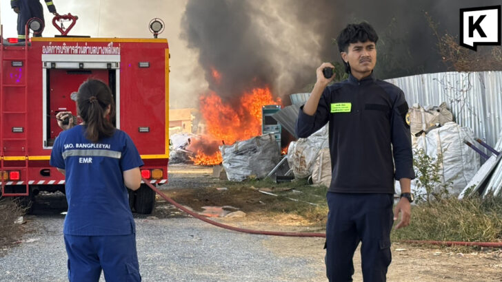 Пожар в магазине металлолома недалеко от Бангкока, взрыв ранил пожарного