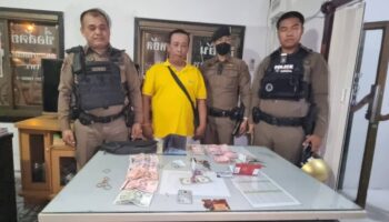 Потерянная сумка, большие деньги: мужчина находит почти 2000 долларов в Countdown, поступает правильно