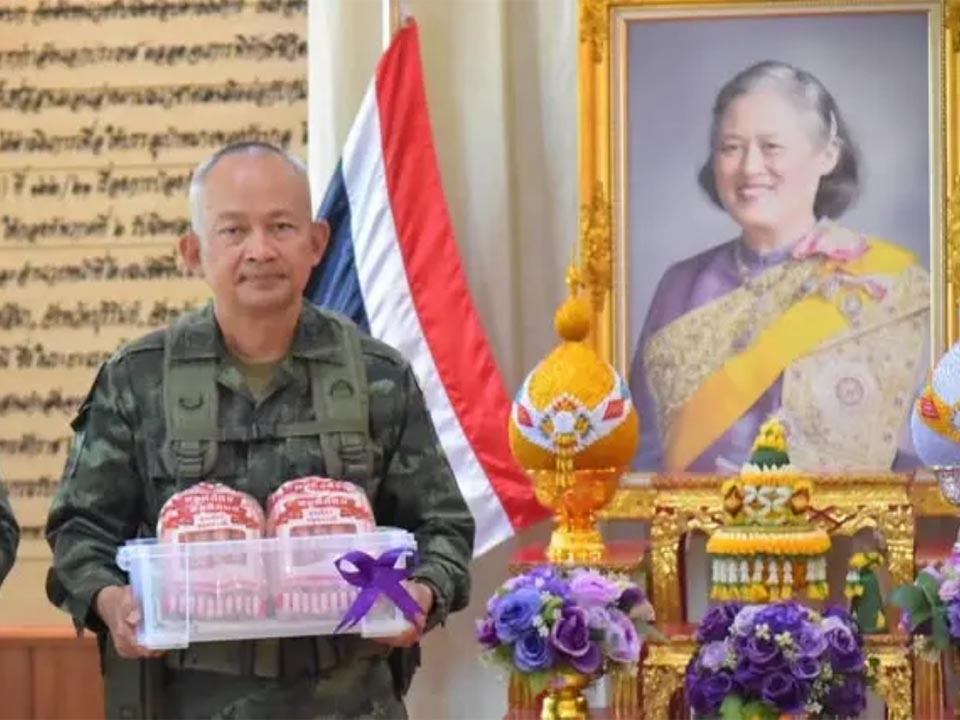 Принцесса Маха Чакри Сириндхорн дарует продовольственные запасы для поддержки пограничных войск