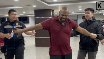 Пьяный турист разбивает автомобиль офицеров Паттайи