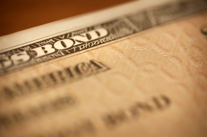 Тайский бат падает по отношению к американскому доллару во вторник