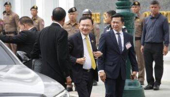 Таксин «ожидается на условно-досрочном освобождении в мае»