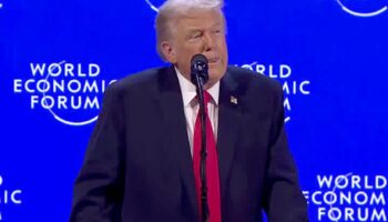 Трамп исключает военное вмешательство в Гренландии, отказывается отThreats по тарифам на Давосе