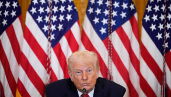 Трамп угрожает тарифами странам, выступающим против плана США по приобретению Гренландии.