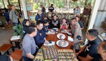 Турист в шоке от омлета за 400 бат на тайском плавучем рынке