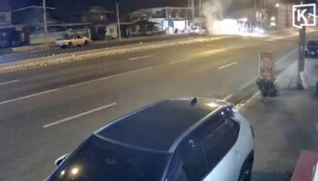 Фейерверки иностранцев взорвались в проезжающих автомобилях