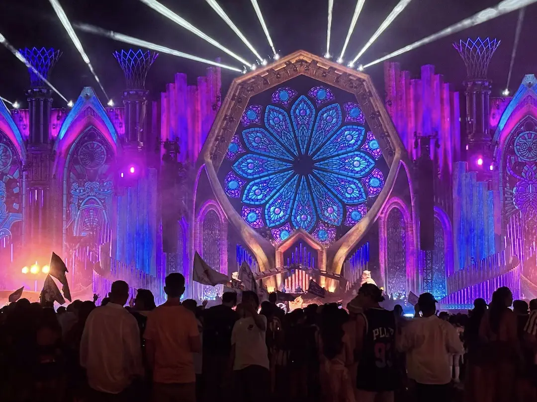 Электрический ромашковый карнаваль Таиланд 2026 привлекает глобальных посетителей на Пхукет