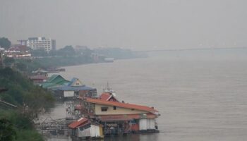 PM2.5 загрязнение превышает безопасные уровни в 34 провинциях, Бангкок призывает работать из дома