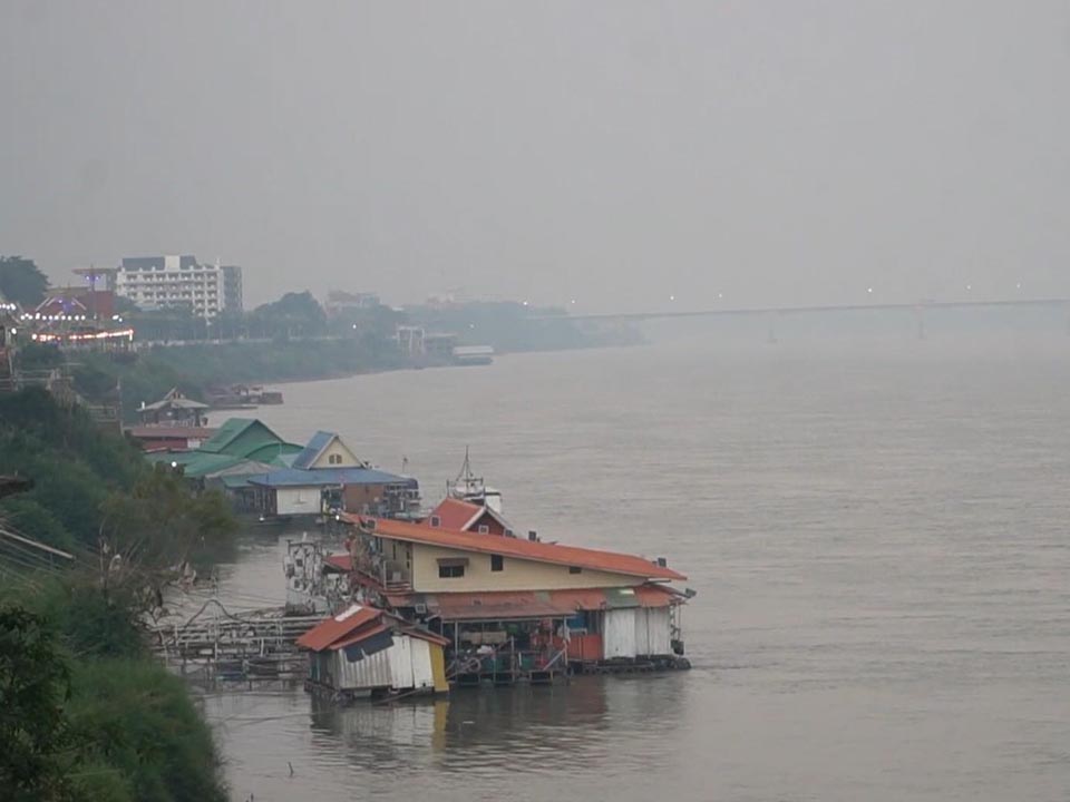 PM2.5 загрязнение превышает безопасные уровни в 34 провинциях, Бангкок призывает работать из дома