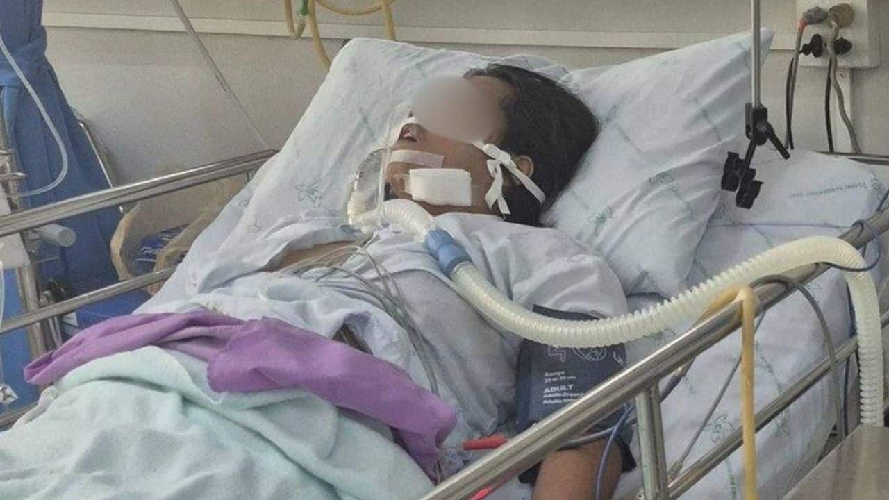 16-летний мальчик ножом ранит свою бывшую девушку, оставляя жертву в критическом состоянии