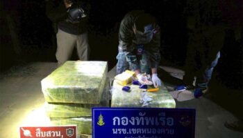 2,3 миллиона таблеток скорости задержаны на берегу реки Меконг, smugglers flee