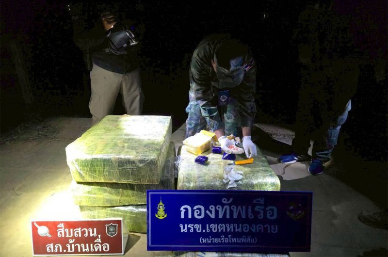 2,3 миллиона таблеток скорости задержаны на берегу реки Меконг, smugglers flee