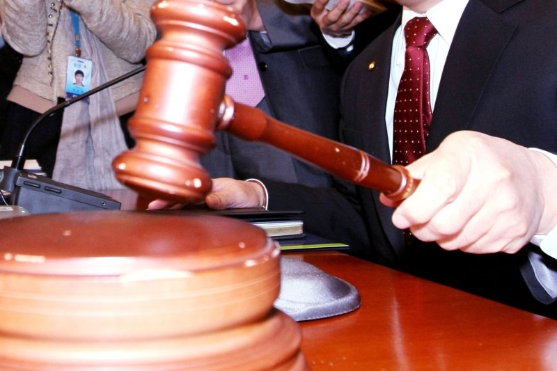 Академик требует расследования со стороны Избирательной комиссии, крах Народной партии