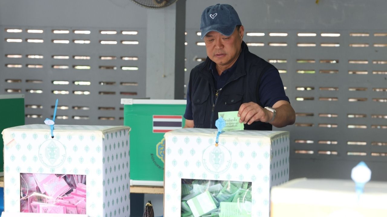 Анутин объявляет неофициальную победу, так как Бхумджайтай занимает лидирующую позицию на Всеобъемлющих выборах 2026 года